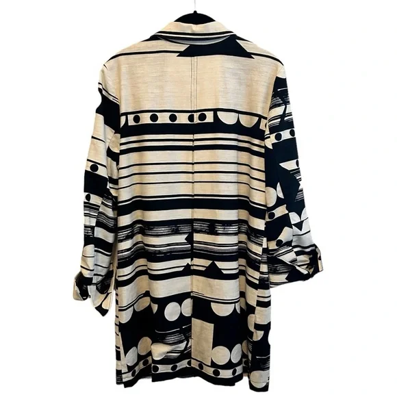 💥NWT💥Chico’s Black and White Linen Coat Size 1 - Picture 3 of 7